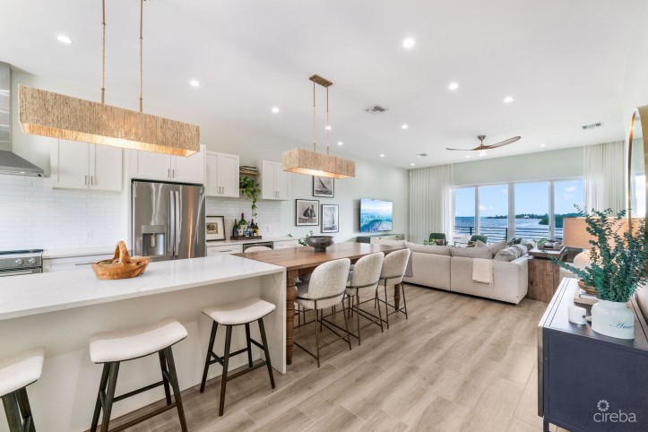OCEAN CREST 14, OCEANFRONT TOWNHOME WITH STUDIO