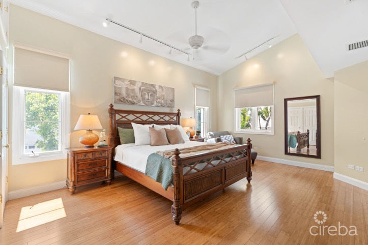 KINGS COURT EXECUTIVE HOME