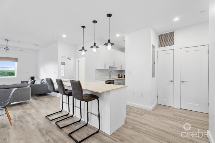 19 NORTH 3 BED CORNER UNIT WITH LAKE VIEW