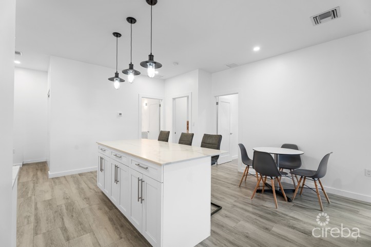 19 NORTH 3 BED CORNER UNIT WITH LAKE VIEW