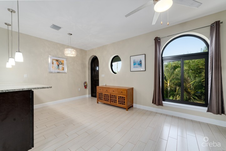 SAN SEBASTIAN ONE BED AND DEN WITH ROOF TERRACE