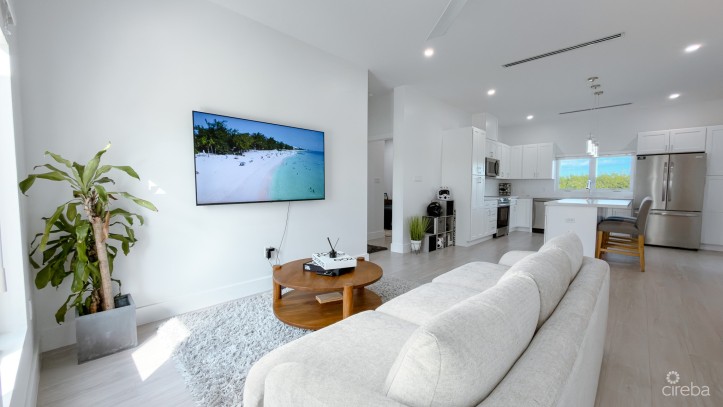 BODDEN TOWN DUPLEX, BLANCO UNIT B