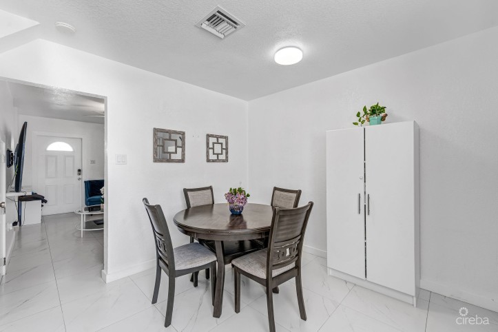 SPRINGFIELD COURTS - 2 BR 2.5 BATH - NEWLY REMODLED - PRISTINE INTERIOR AND FANTASTIC LOCATION!