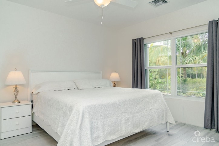 COCONUT VILLAGE - REDUCED - 3BEDS LAKEFRONT HOME