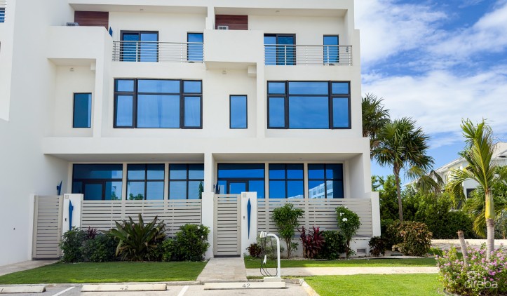 BAHIA 3-BED CORNER TOWNHOUSE