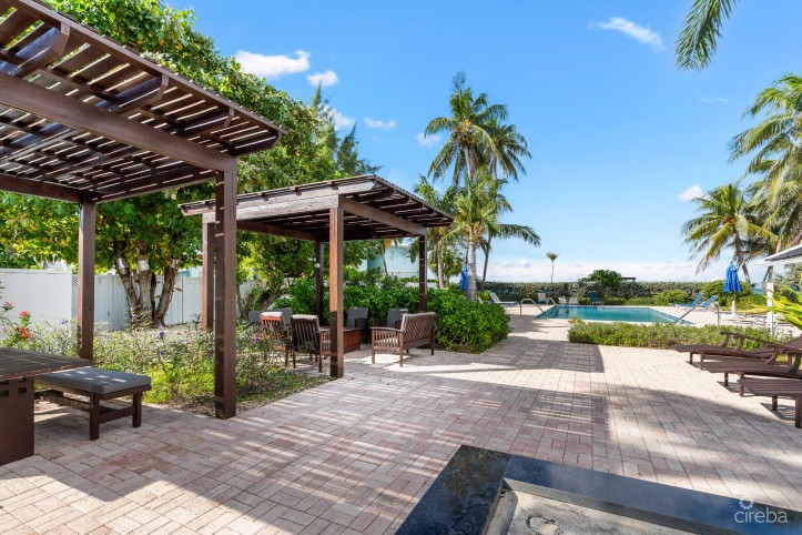 BEACHFRONT CONDO ISLAND PINE VILLAS