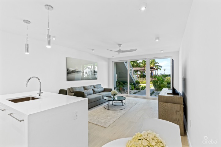 BEACHFRONT CONDO ISLAND PINE VILLAS