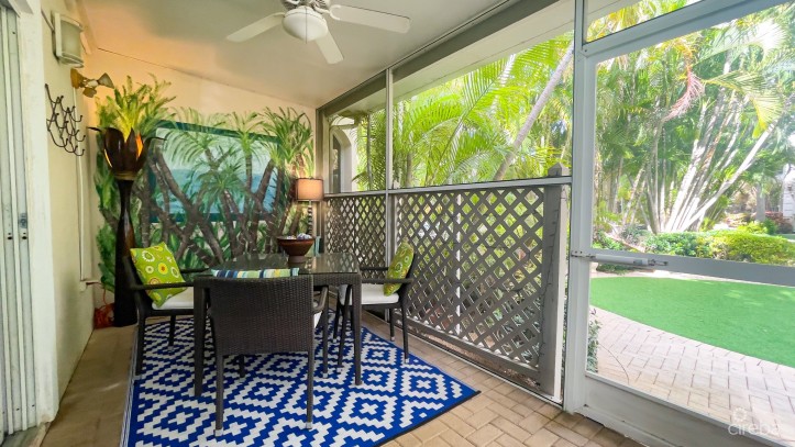 2 BED SOUTH SOUND TOWNHOME  GRAND PALMS