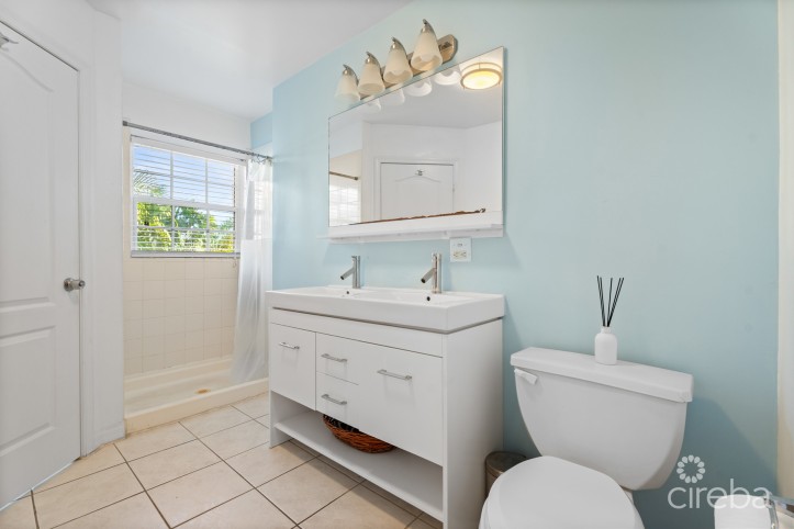 FOUNTAIN COURT 3 BED PLUS DEN