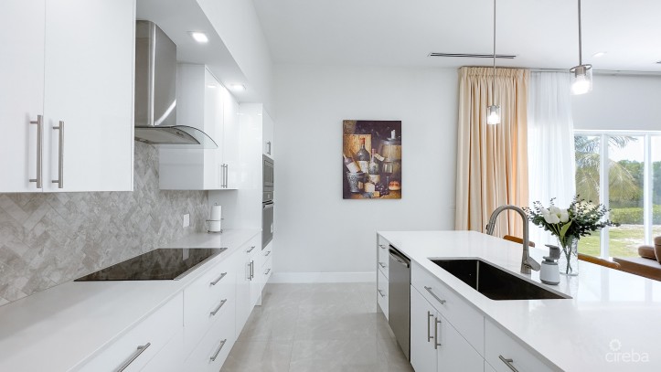 TARPON CIRCLE 4 BED FAMILY HOME