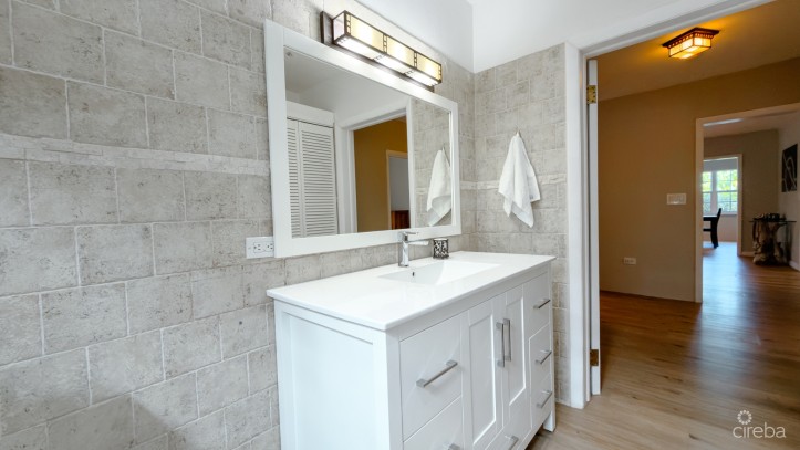 WEST BAY FAMILY HOME WITH POOL