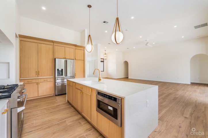 BEL AIR DR, SOUTH SOUND - CUSTOM NEW BUILD