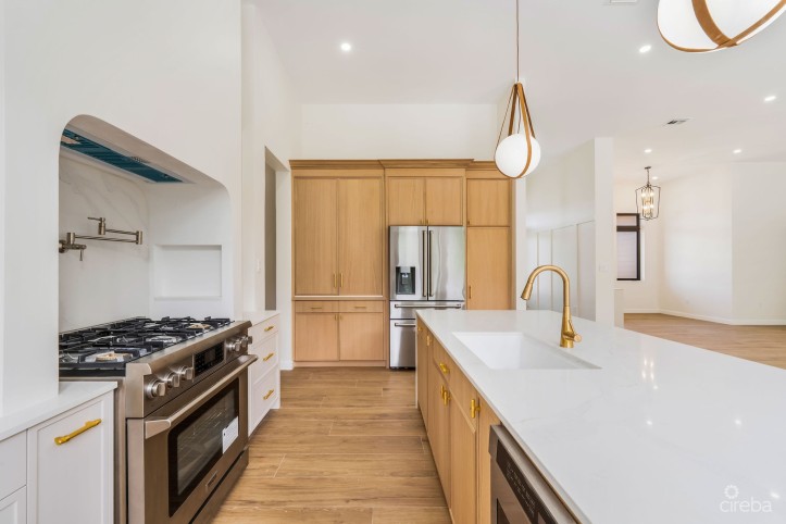 BEL AIR DR, SOUTH SOUND - CUSTOM NEW BUILD