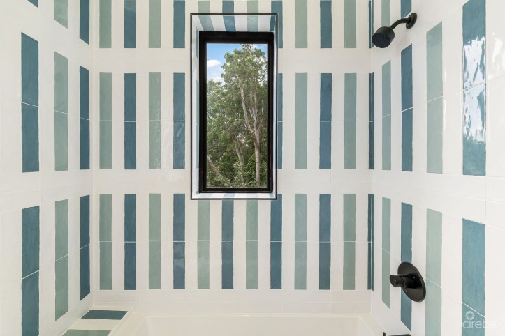 BEL AIR DR, SOUTH SOUND - CUSTOM NEW BUILD