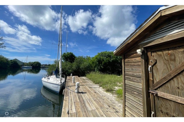 CANAL FRONT .45ACRE RED BAY