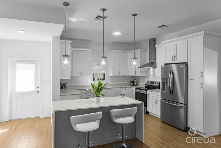 SPACIOUS MODERN 4BR W/ EN-SUITES & BONUS ROOM - GATED COMMUNITY