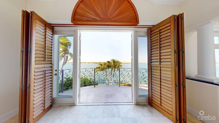 VISCAYA HOME, GOVERNOR'S HARBOUR CREEK