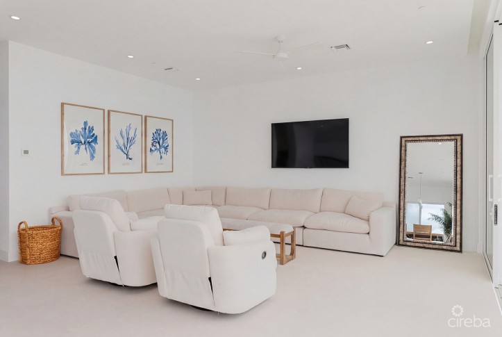 SUNSET POINT 19 - TOP FLOOR  PENTHOUSE WITH PANORAMIC SEA VIEWS