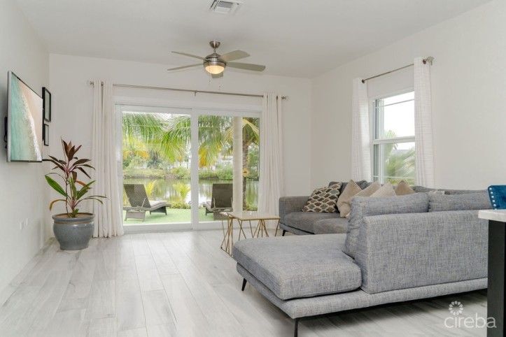 COCONUT VILLAGE - REDUCED - 3BEDS LAKEFRONT HOME