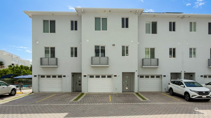SOUTH BAY ESTATES TOWNHOME