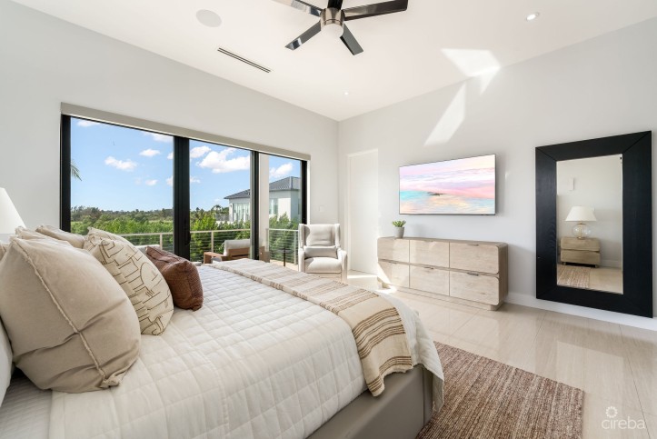 DAUM QUAY 12, CRYSTAL HARBOUR CANAL FRONT HOME