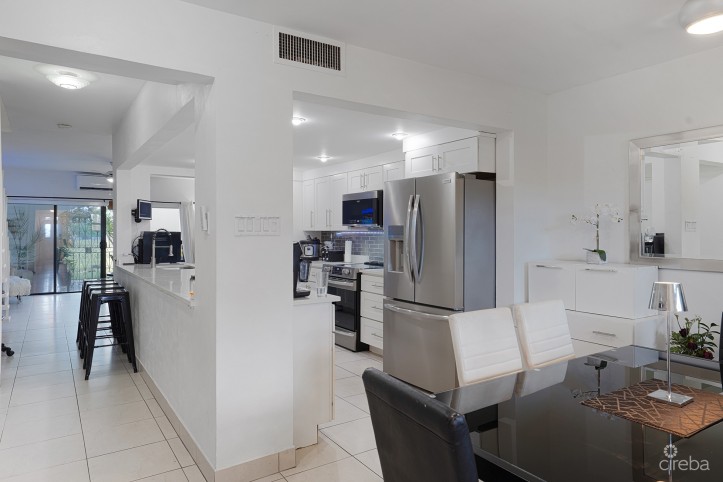 LIME TREE BAY TOWNHOUSE 2 BED 2.5 BATH SMB CORRIDOR