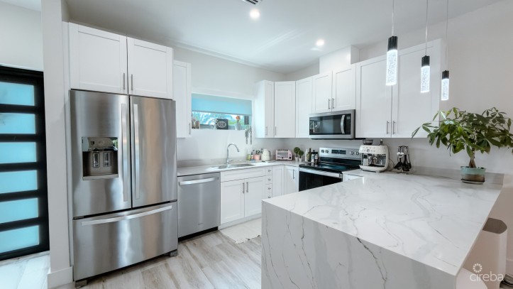 THE LAGOONS WATERFRONT TOWNHOUSE