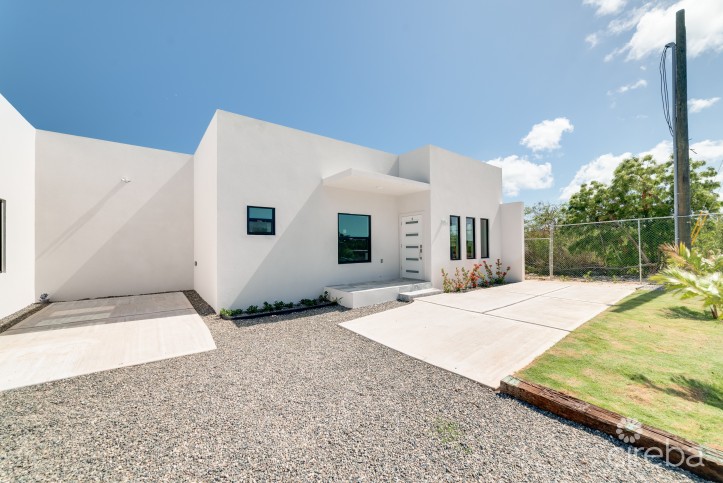 HYRE VIEW - 3 BED, 2 BATH DUPLEX