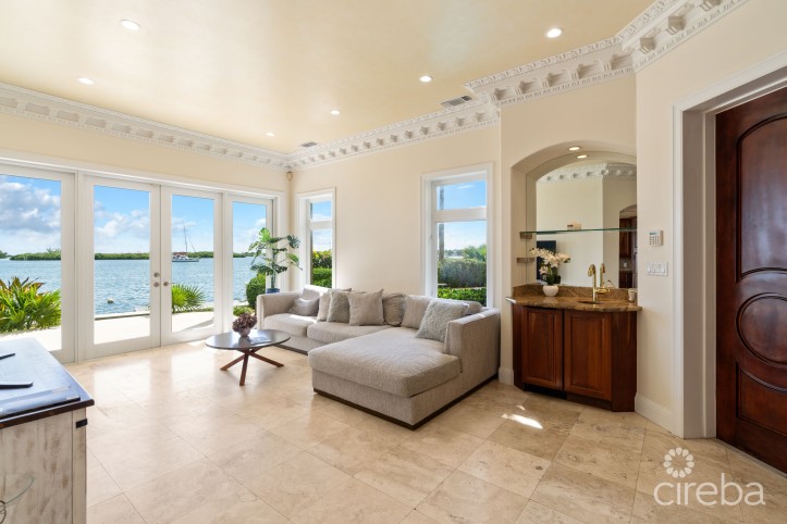 VISCAYA 1B - WATERFRONT HOME GOVERNORS HARBOUR