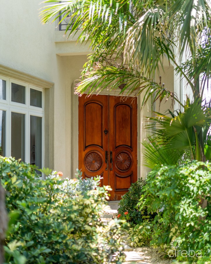 VISCAYA 1B - WATERFRONT HOME GOVERNORS HARBOUR