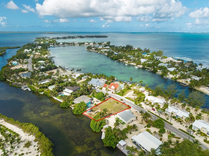 .3147 CANAL FRONT IN RUM POINT
