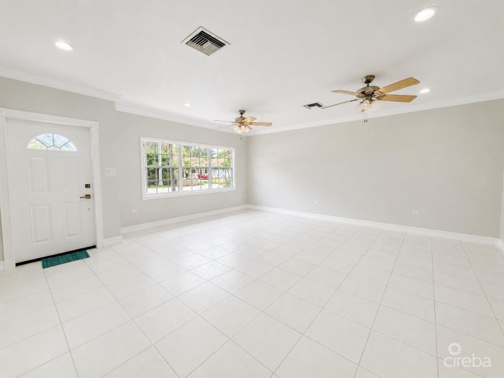 SAVANNAH MEADOWS -BEAUTIFULLY RENOVATED FAMILY HOME