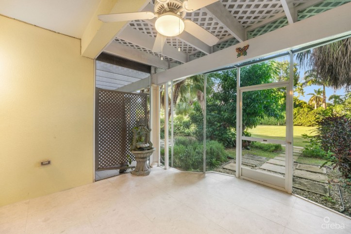 SPACIOUS 3 BED + DEN TOWNHOME AT L'AMBIENCE