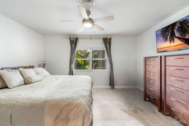 SPACIOUS 3 BED + DEN TOWNHOME AT L'AMBIENCE