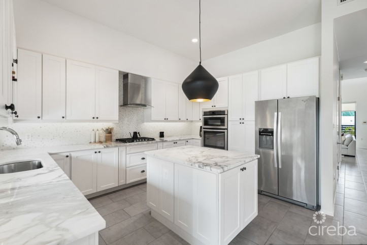 VELA 32, SOUTH SOUND TOWNHOME