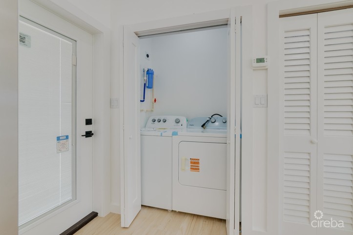 2 BEDROOM, 2.5 BATHROOM DUPLEX IN LOOKOUT GARDEN