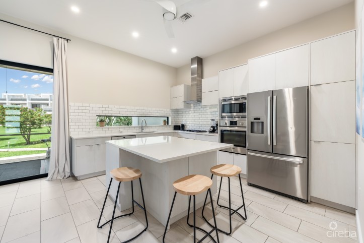 VELA 112, 4-BED SOUTH SOUND TOWNHOME