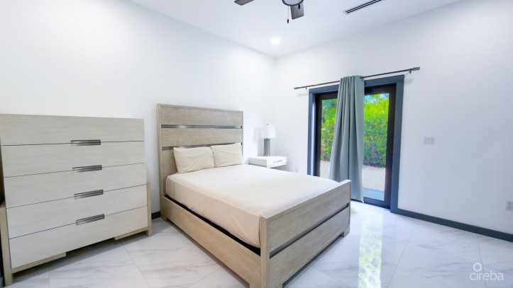 TROPHY CRESCENT 5-UNIT DEVELOPMENT