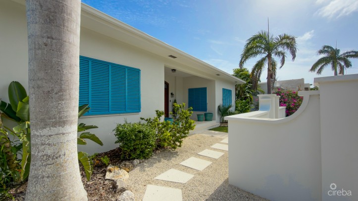 SEVEN MILE BEACH CORRIDOR FAMILY HOME