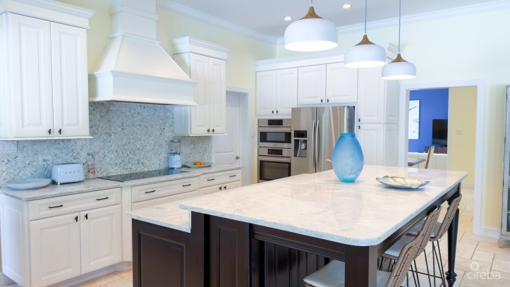 SEVEN MILE BEACH CORRIDOR FAMILY HOME