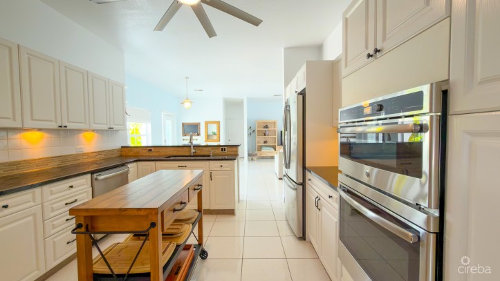 SNUG HARBOUR ANDREW DRIVE - 4 BEDROOM FAMILY HOME IN THE SEVEN MILE BEACH CORRIDOR
