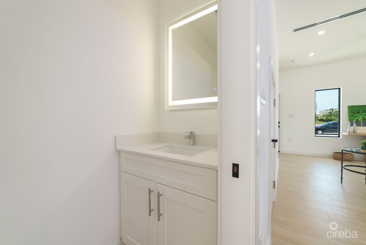 2 BEDROOM, 2.5 BATHROOM DUPLEX IN LOOKOUT GARDEN