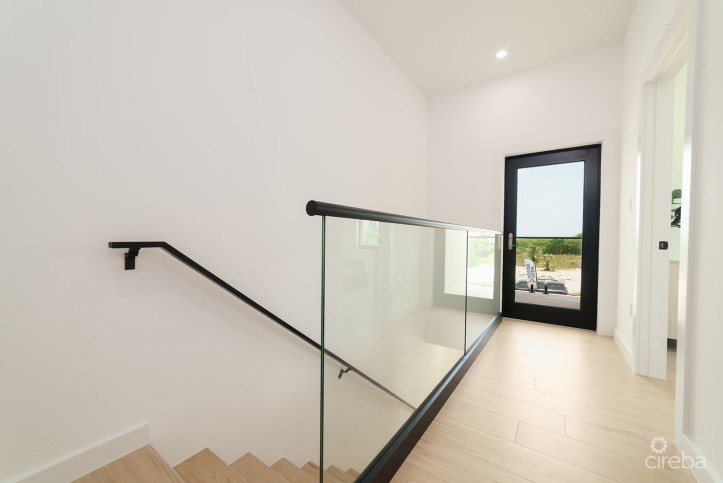 2 BEDROOM, 2.5 BATHROOM DUPLEX IN LOOKOUT GARDEN