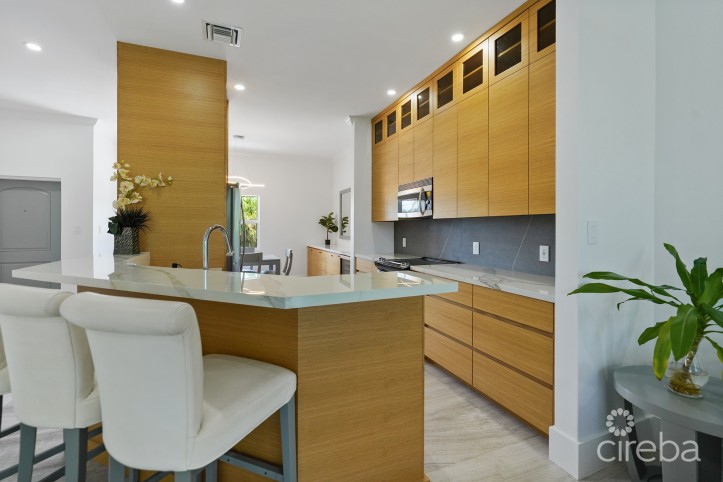 REDUCED! TURNBERRY  EAST #3 , CRYSTAL HARBOUR