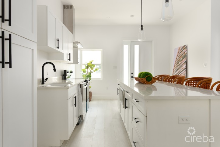 WOODRIDGE - REDBAY! FULLY FURNISHED AND VENDOR PAYS STAMP DUTY