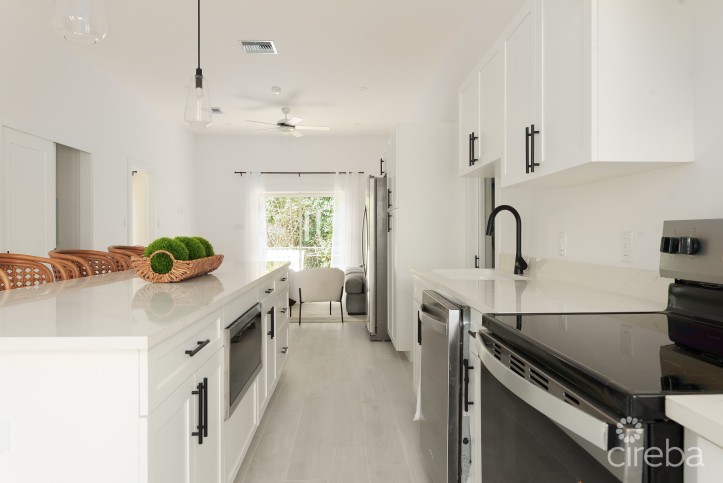 WOODRIDGE - REDBAY! FULLY FURNISHED AND VENDOR PAYS STAMP DUTY