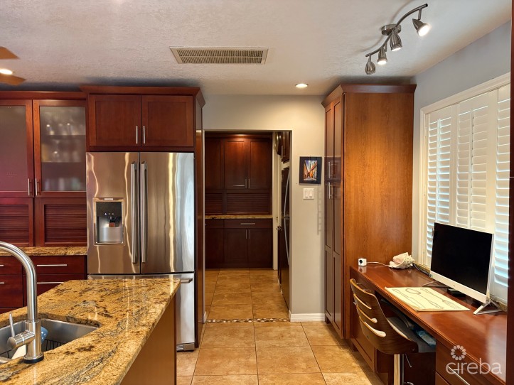 RARE DOUBLE-LOT OASIS BUNGALOW  WITH POOL IN SNUG HARBOUR