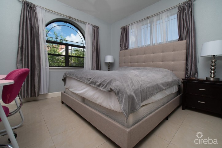 LANTERN POINT 2 BEDROOM TOP-FLOOR CONDO - PROSPECT