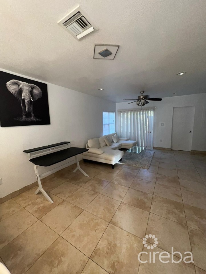 LOWER VALLEY LUXURY TOWNHOUSE
